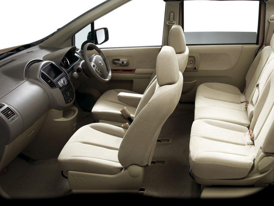  Nissan Lafesta 2005 года  (фото 2 из 6)